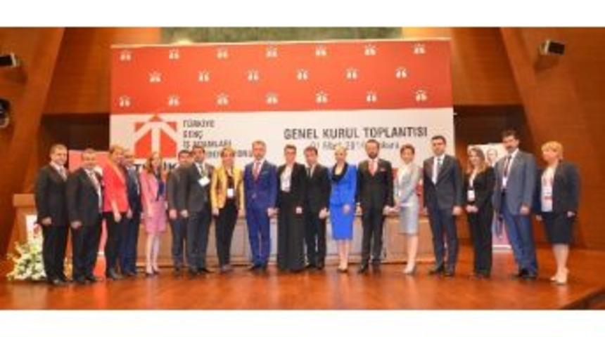 T&uuml;gik'te Yeni Y&ouml;netimin Yarısı Kadınlardan Oluştu