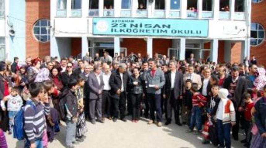 Veliden Kadın &Ouml;ğretmene Darp İddiası