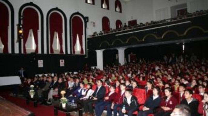 &Ouml;ğrenci Ve Velilere Madde Bağımlılığı Konferansı