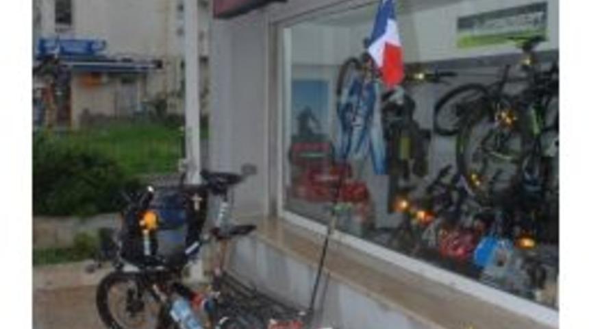 Fransız Bisiklet&ccedil;iler 3 Yıldır D&uuml;nya Turunda