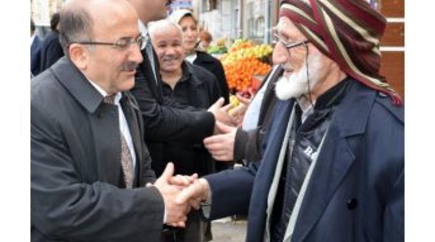 G&uuml;mr&uuml;k&ccedil;&uuml;oğlu Sıkılmadık El Bırakmıyor