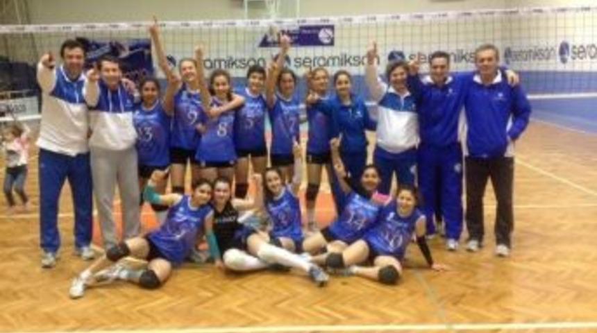 Genç Kuğular Yine Şampiyon