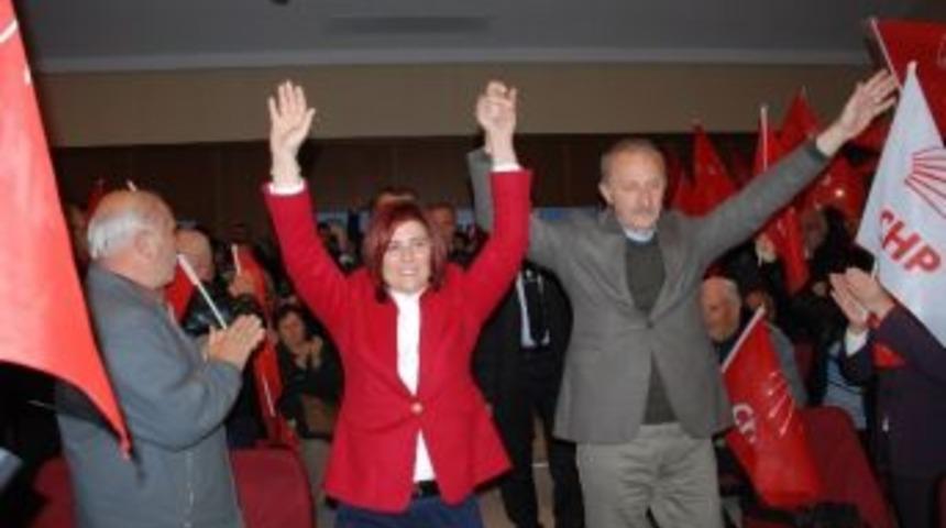 Didim Chp&rsquo;de 94 Yeni &Uuml;yeye Rozet Takıldı