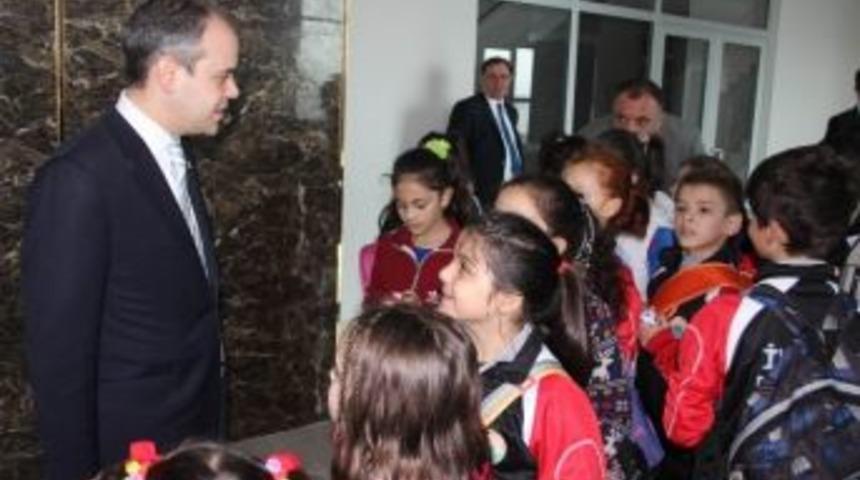 Bakan Kılı&ccedil;, Minik Sporcularla Sohbet Etti