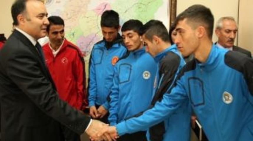 Kros Şampiyonlarından Vali Altıparmak&rsquo;a Ziyaret