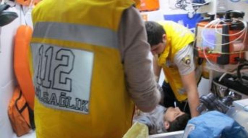 Sakarya'da Bı&ccedil;aklı Kavga: 2 Yaralı