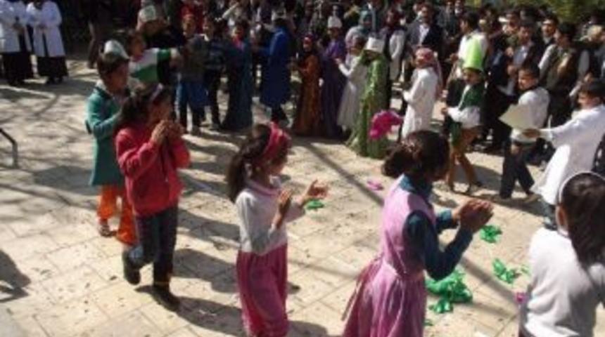 &Ouml;ğrenciler &Ouml;nce Ağladı Sonra G&uuml;ld&uuml;