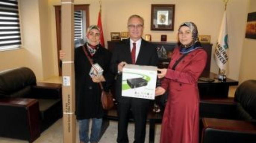 Bandırma Belediyesi'nin Eğitim Yardımları Devam Ediyor