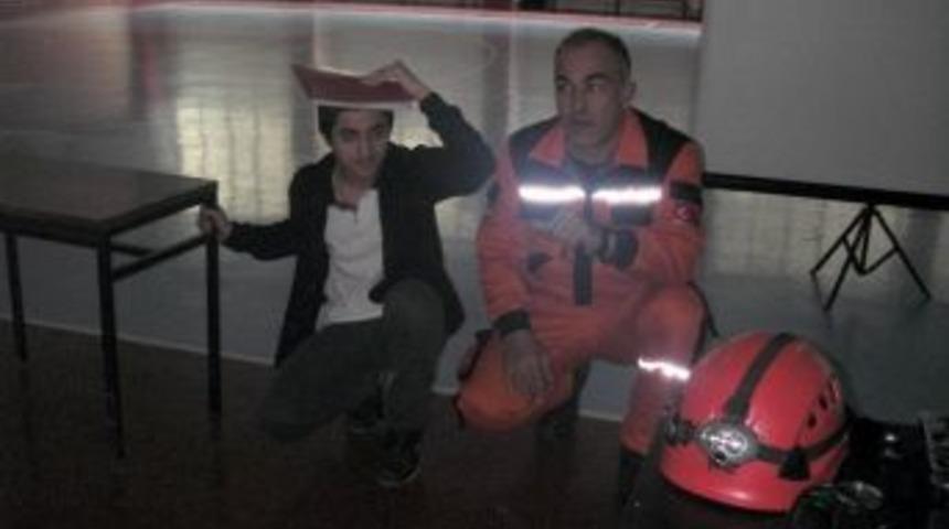 911'den Lise &Ouml;ğrencilerine Afet Eğitimi