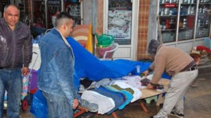 Yağmur Simav&rsquo;da Pazarcıları Hazırlıksız Yakaladı