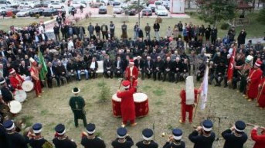 Yeni&ccedil;ağa&rsquo;da Şair Dertli Anıldı