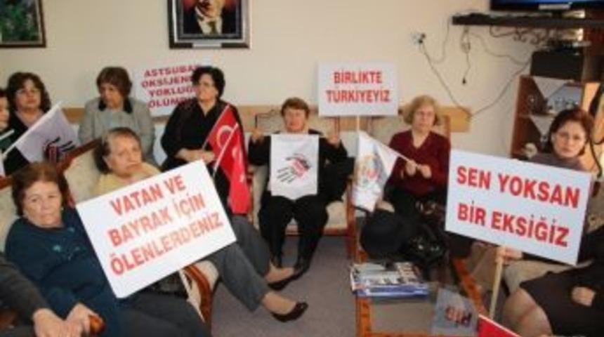 Kaşık Kırarak &Ouml;l&uuml;m Orucuna Destek Verdiler