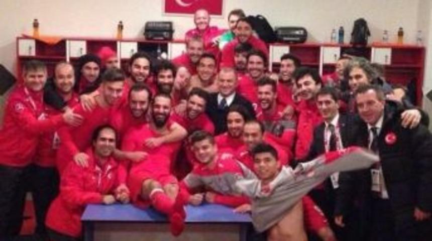 Milliler'den Galibiyet Pozu