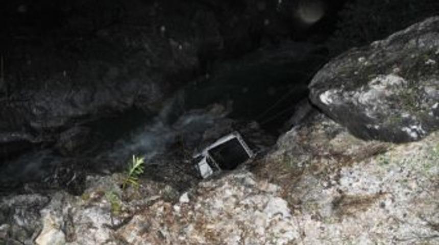 Alara &Ccedil;ayı'na Ara&ccedil; U&ccedil;tu: 1 &Ouml;l&uuml;, 2 Yaralı