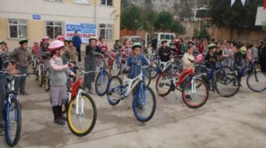 İzmit Belediyesi Bisiklet Dağıtımına Devam Ediyor