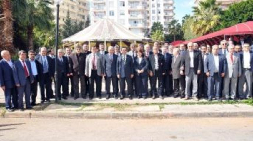 Vali G&uuml;zeloğlu İl Genel Meclisi &Uuml;yeleri İle Veda Yemeğinde Buluştu