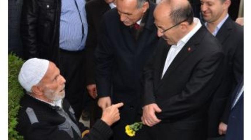 G&uuml;mr&uuml;k&ccedil;&uuml;oğlu Se&ccedil;im Gezilerini Ak&ccedil;aabat&rsquo;ta S&uuml;rd&uuml;rd&uuml;