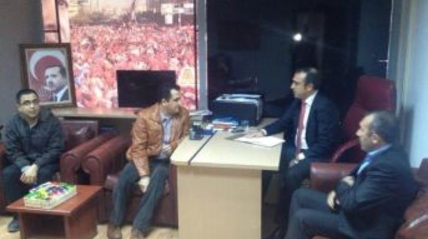 Ak Parti&rsquo;li İ&ccedil;ten Saat 08.00 İle 23.00 Arasında İl Başkanlığında Vatandaşların Sorunlarını Dinledi