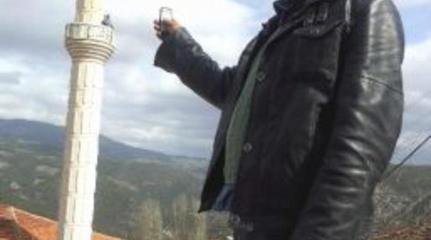 Alo Demek İ&ccedil;in Minareye &Ccedil;ıkıyorlar