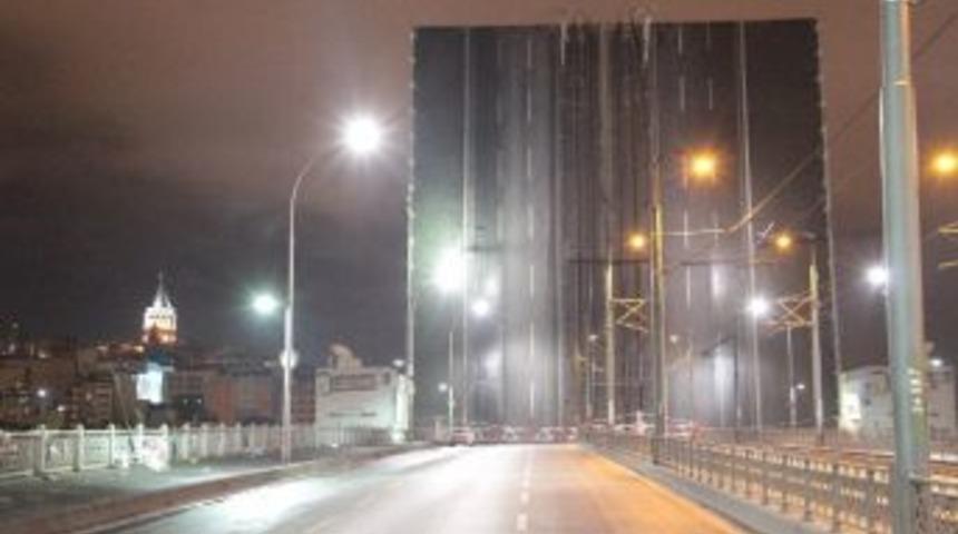 (&ouml;zel Haber) Hali&ccedil; Metro K&ouml;pr&uuml;s&uuml; Gemi Ge&ccedil;erken B&ouml;yle A&ccedil;ılıyor