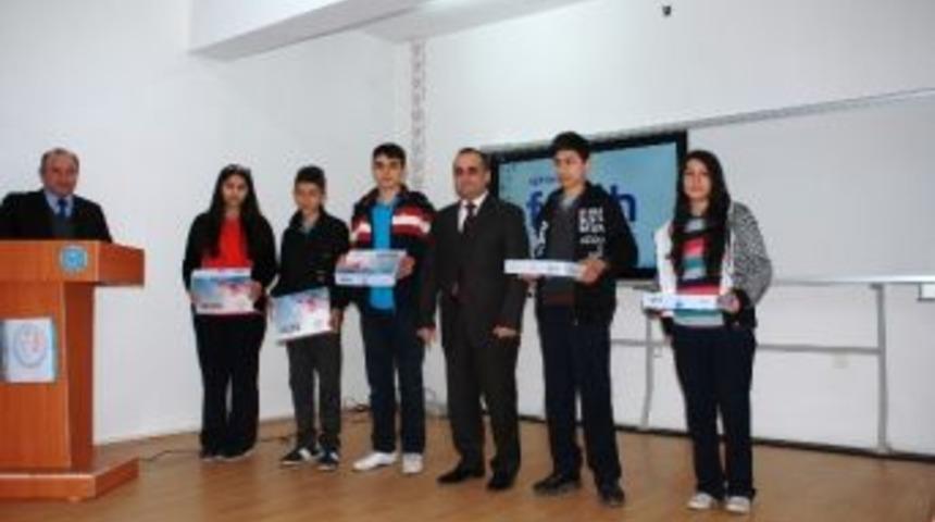 Gedizli Öğrenciler Tablet Bilgisayarlarına Kavuştu