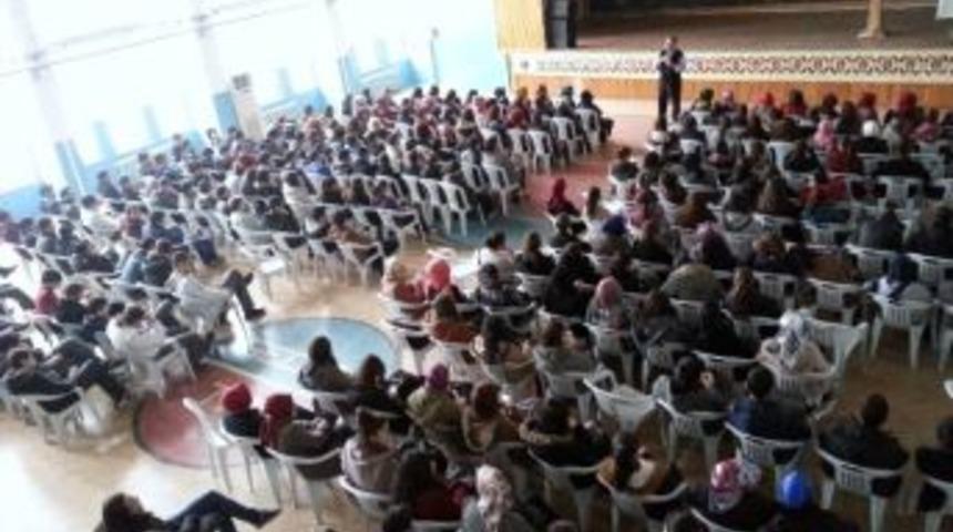 Gediz'de “gençlik Ve Güvenli Gelecek” Konulu Konferans