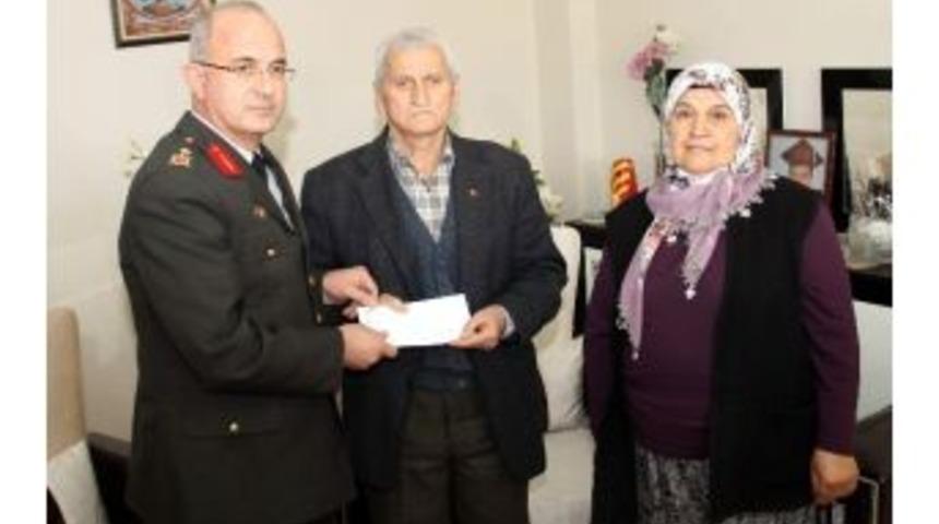 Tuğgeneral Karataş&rsquo;tan Şehit Ailesini Duygulandıran Ziyaret