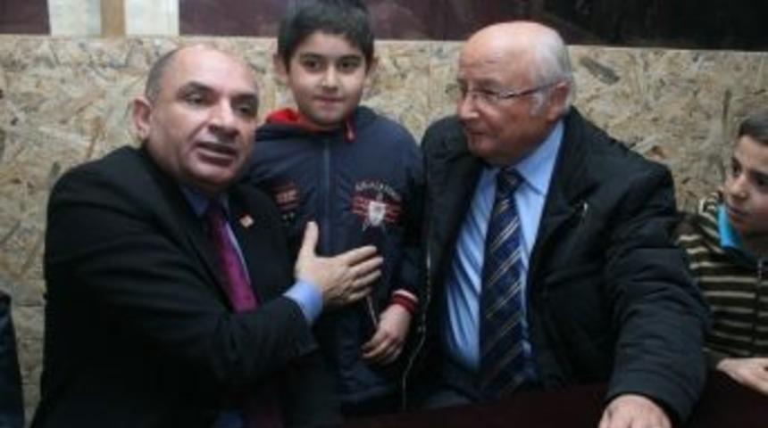 Tahsin Tarhan K&ouml;yleri Ziyaret Etti