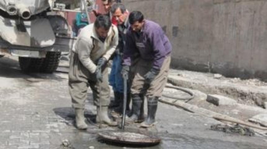 Hakkari’de Kanalizasyon Şebekesi Onarım Çalışmaları