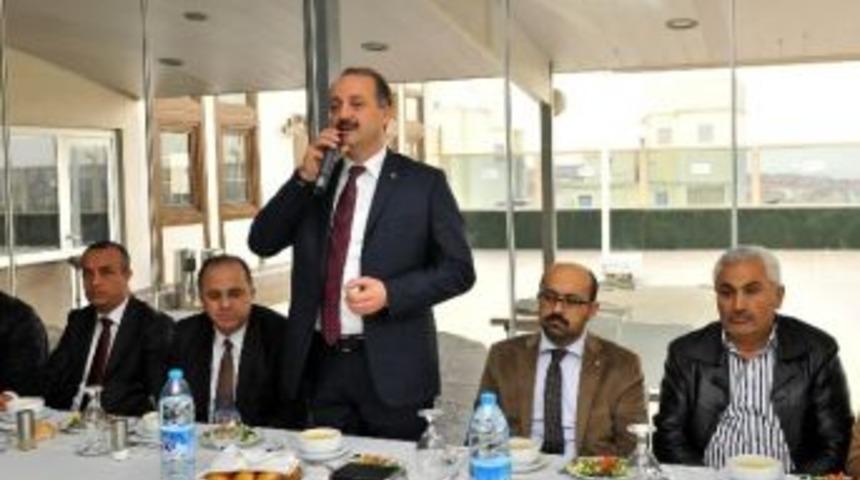 Başkan Akg&uuml;l Minib&uuml;s&ccedil;&uuml;lerle Buluştu