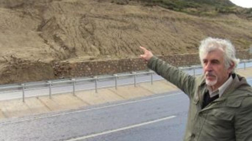 &Ccedil;anakkale-izmir Yolunda Yine Heyelan Oldu