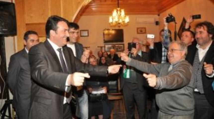 D&uuml;ndar, Danışık Gecesinde Oynadı