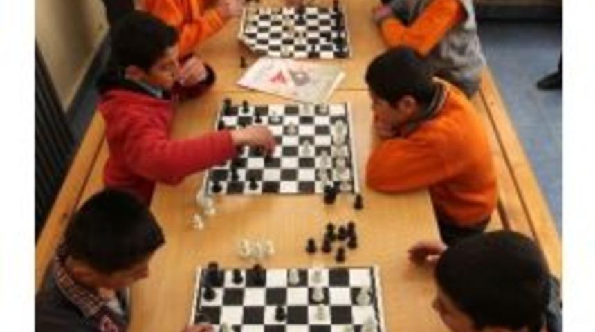 Ahlat&rsquo;ta Satran&ccedil; Kursu A&ccedil;ıldı