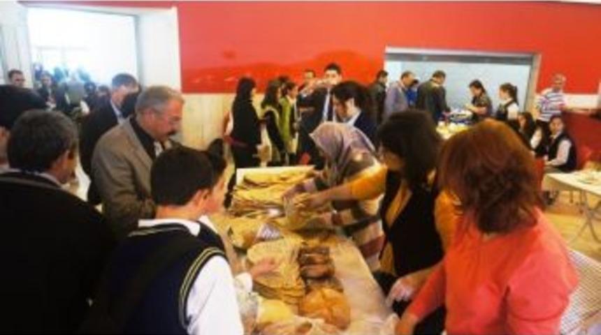 Sarıg&ouml;l Atat&uuml;rk Ortaokulu'ndan Yardım Kermesi