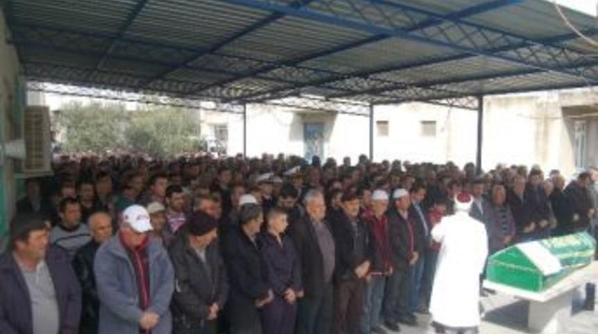 Trafik Kazasında &Ouml;len &Ouml;zkaya Toprağa Verildi