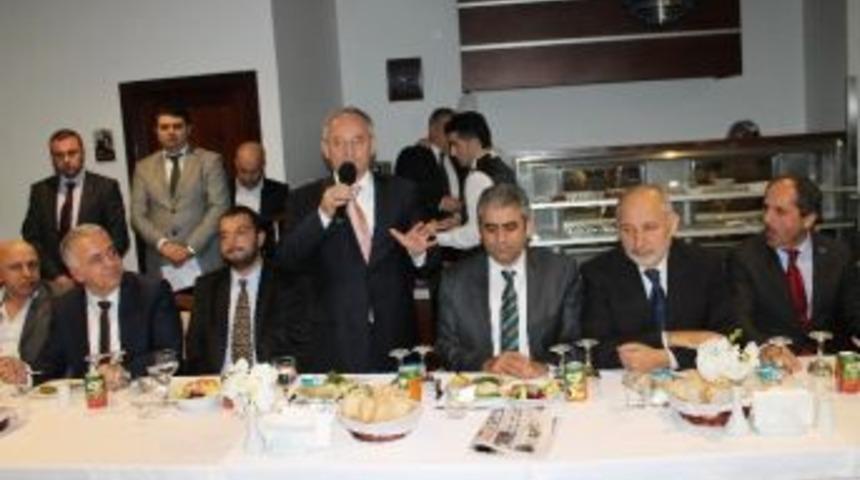 Merkez Sağ Sedat &Ouml;zsoy&rsquo;un Etrafında Toplandı