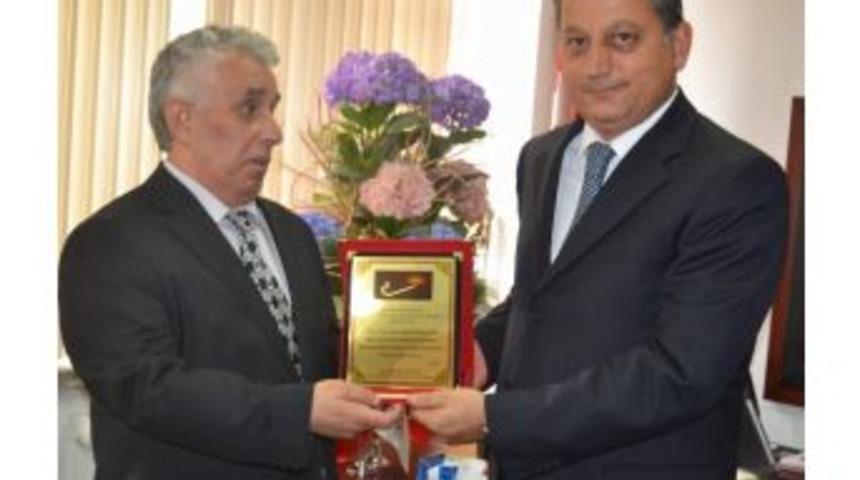 Altı Nokta Engelliler Derneğinden, Er&uuml; Tıp Fak&uuml;ltesi Başhekimi Kudret Doğru'ya Ziyaret