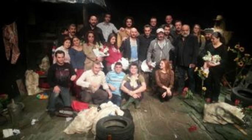 D&ouml;neme&ccedil; Ayakta Alkışlandı