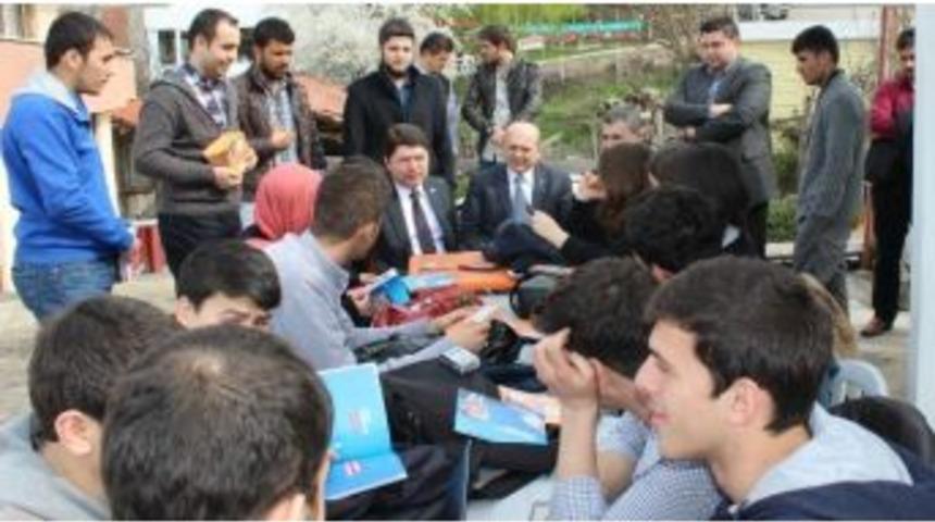 Kalay Ve Tun&ccedil; &Uuml;niversitelilerle Bir Araya Geldi