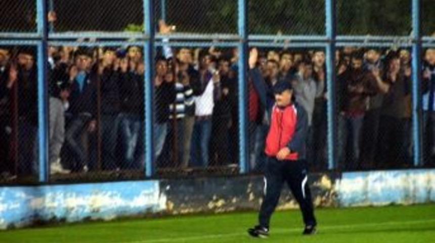 Taraftarlardan Ercan Albay'a Sevgi Seli