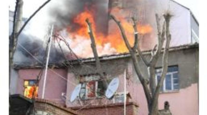 Kasımpaşa&rsquo;da Korkutan Yangın