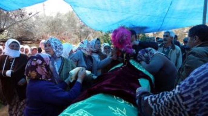 Kuzusunu Kurtarmak İsterken Sele Kapılan Kadın Toprağa Verildi