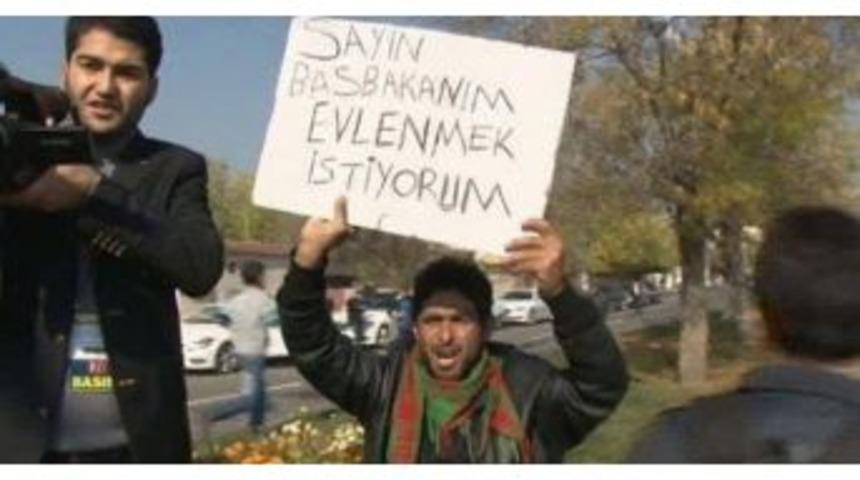 Diyarbakır'da Başbakana "evlenmek İstiyorum" Pankartı