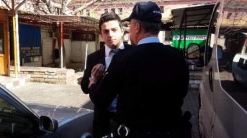 Kamu G&ouml;revlisinden Gazeteciye Hakaret