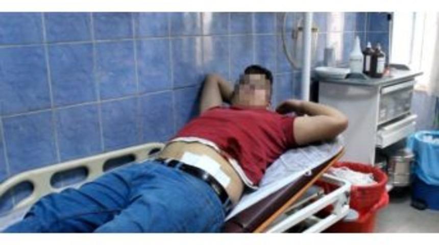 &Ouml;ğrenci Kavgası Kanlı Bitti: 3 Yaralı