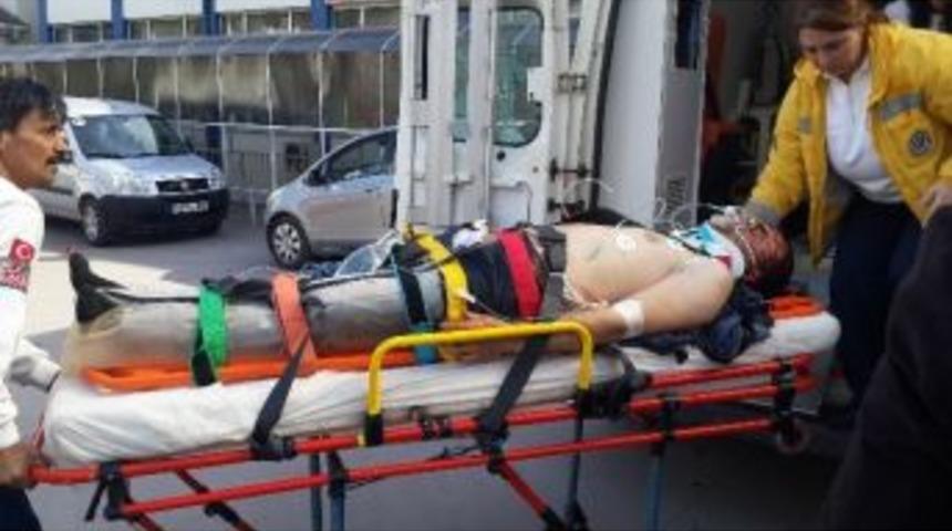 İş Makinesinin Altında Kaldı, Ağır Yaralandı