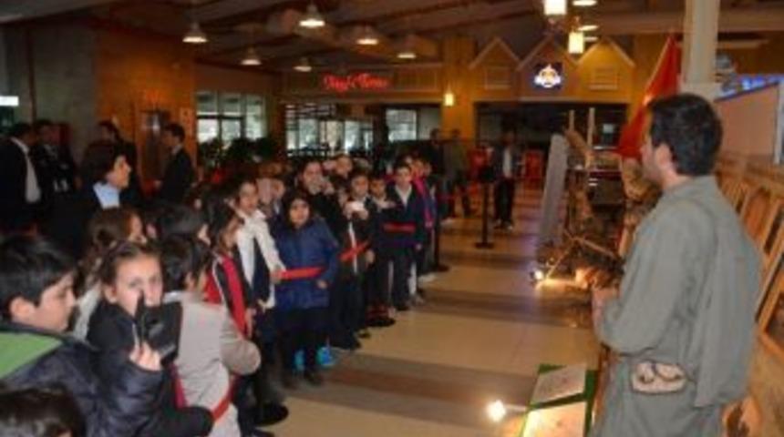 &Ccedil;anakkale Sergisi Meysu Outlet'te