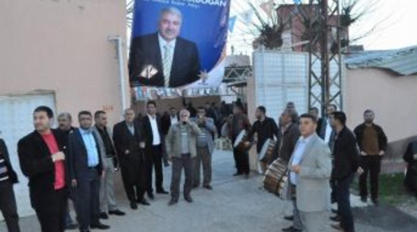 &Ccedil;apan Ve Doğan Ailesi, Ak Parti&rsquo;ye Katıldı