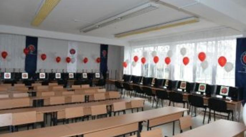 Moldova&rsquo;da İki Okula Teknik Donanım Desteği