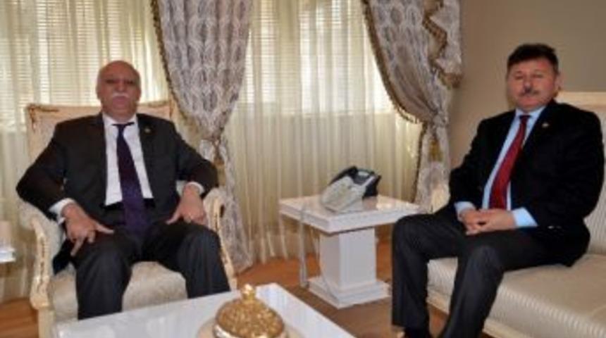 Uğur C&ouml;r&uuml;t, Şemsi Bayraktar&rsquo;ı Ziyaret Etti